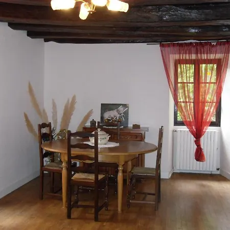 Le De Colette Maison En Pierre Casa de Férias